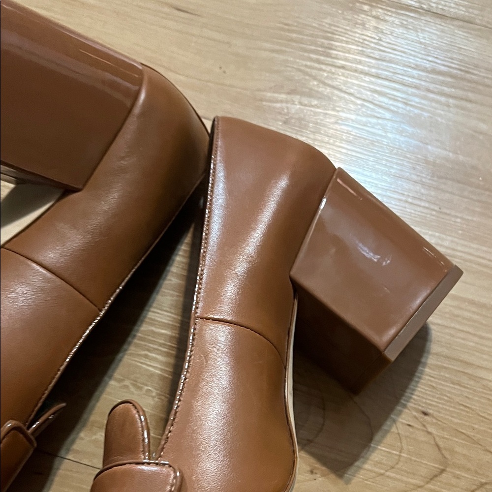 Classic, beautiful Tory Burch Block Heels - Picture 5 of 6